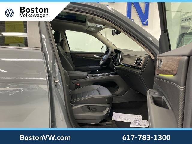 Photo of 2025 Pure Gray Volkswagen Atlas