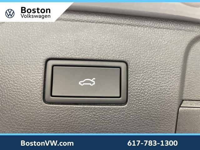 Photo of 2025 Pure Gray Volkswagen Atlas