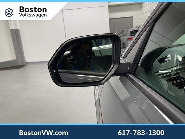 Photo of 2025 Pure Gray Volkswagen Atlas