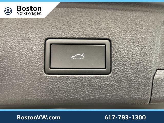 Photo of 2025 Pure Gray Volkswagen Atlas