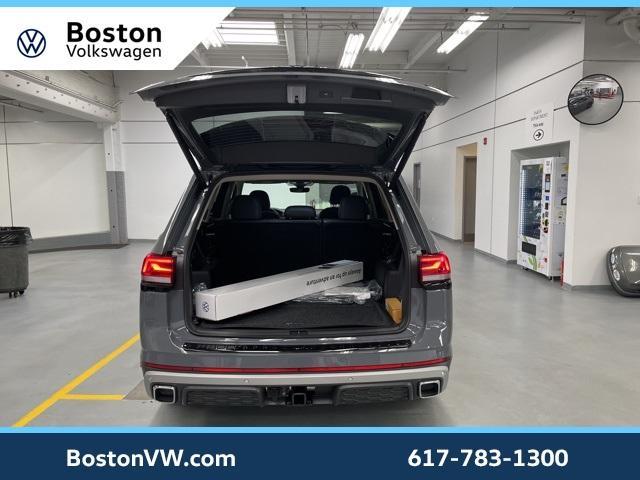 Photo of 2025 Pure Gray Volkswagen Atlas