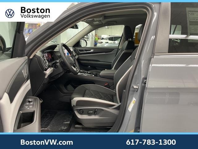 Photo of 2025 Pure Gray Volkswagen Atlas