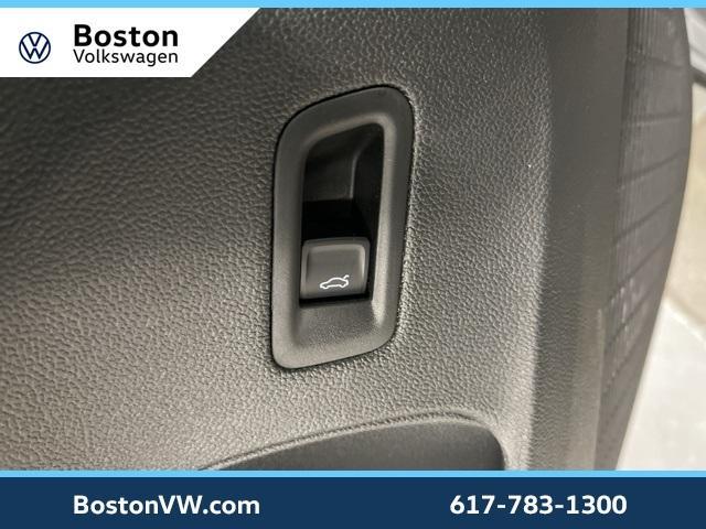 Photo of 2025 Pure Gray Volkswagen Atlas