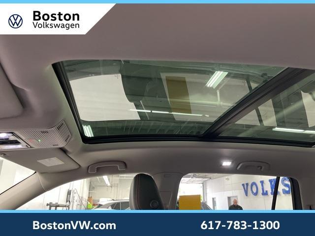 Photo of 2025 Pure Gray Volkswagen Atlas