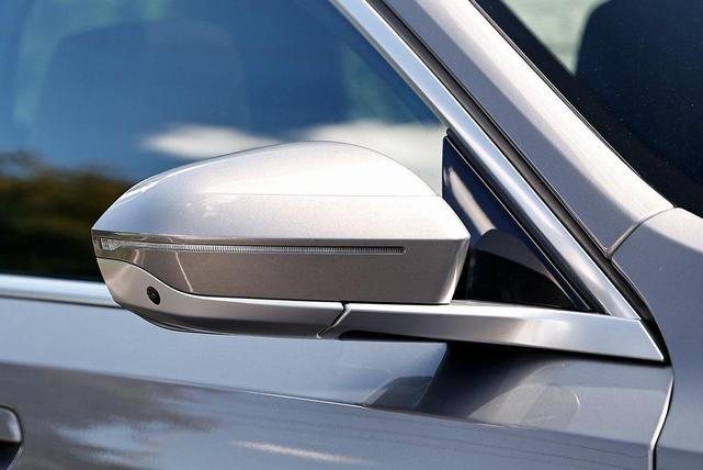 Photo of 2026 Oxide Gray Metallic BMW 530