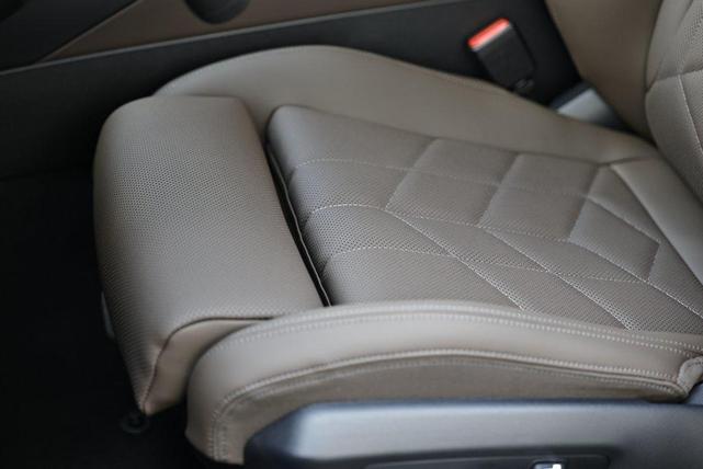 Photo of 2026 Oxide Gray Metallic BMW 530