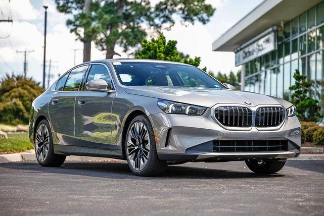 Photo of 2026 Oxide Gray Metallic BMW 530