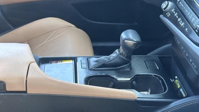 Photo of 2023 Obsidian Lexus ES 300h