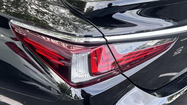 Photo of 2023 Obsidian Lexus ES 300h