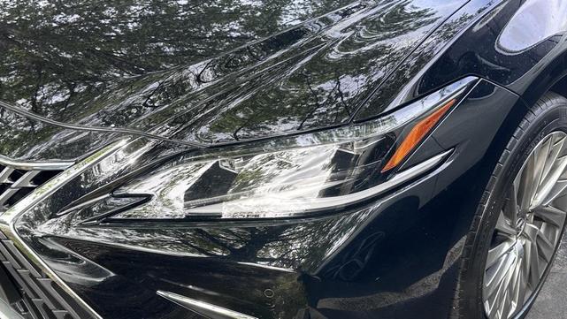 Photo of 2023 Obsidian Lexus ES 300h