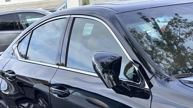 Photo of 2023 Obsidian Lexus ES 300h