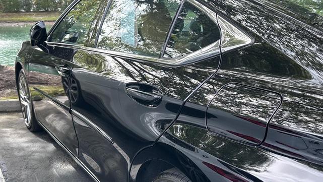 Photo of 2023 Obsidian Lexus ES 300h