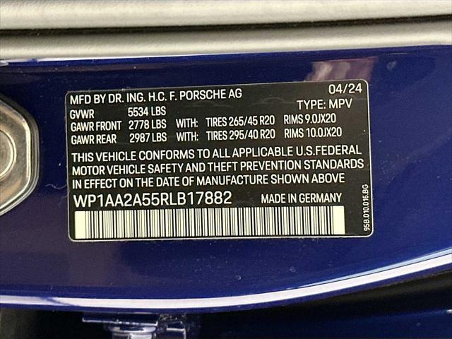 Photo of 2024 GENTIAN BLUE Porsche Macan