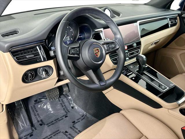 Photo of 2024 GENTIAN BLUE Porsche Macan