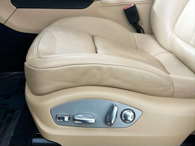 Photo of 2024 GENTIAN BLUE Porsche Macan