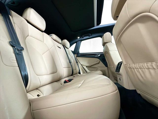 Photo of 2024 GENTIAN BLUE Porsche Macan