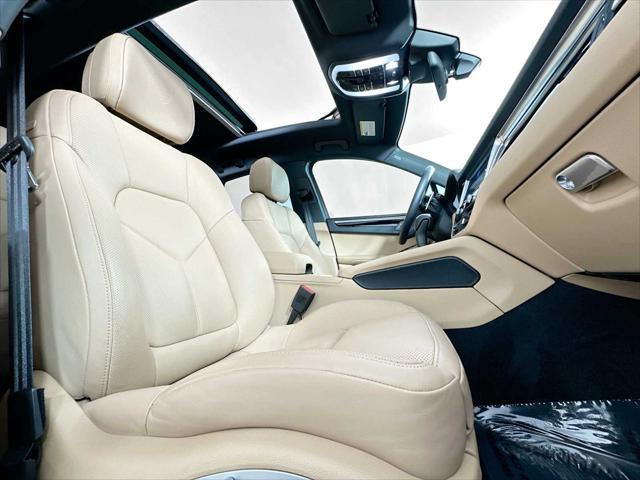 Photo of 2024 GENTIAN BLUE Porsche Macan