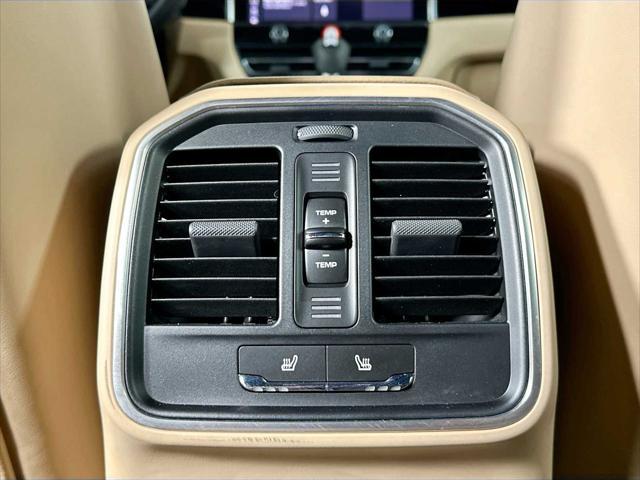 Photo of 2024 GENTIAN BLUE Porsche Macan