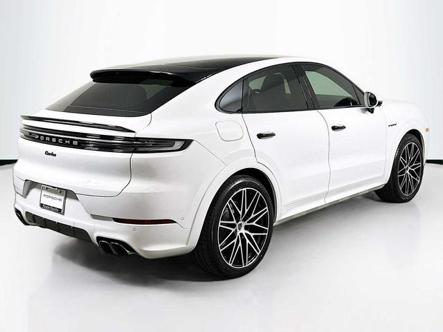 Photo of 2025 Carrara White Metallic Porsche Cayenne