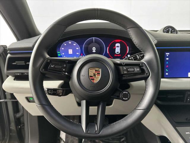 Photo of 2024 Aventurine Green Metallic Porsche Macan