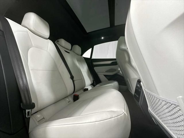 Photo of 2024 Aventurine Green Metallic Porsche Macan