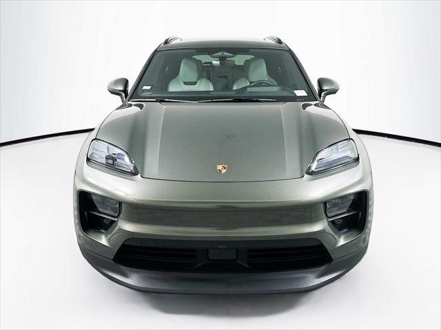 Photo of 2024 Aventurine Green Metallic Porsche Macan