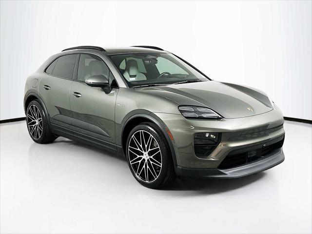 Photo of 2024 Aventurine Green Metallic Porsche Macan