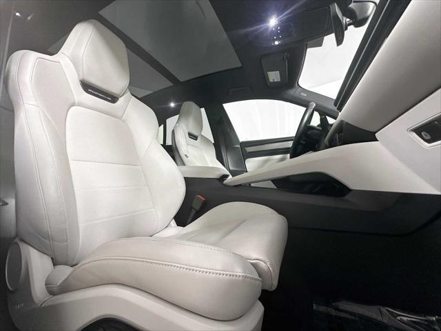 Photo of 2024 Aventurine Green Metallic Porsche Macan
