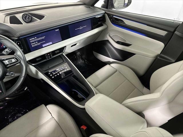 Photo of 2024 Aventurine Green Metallic Porsche Macan