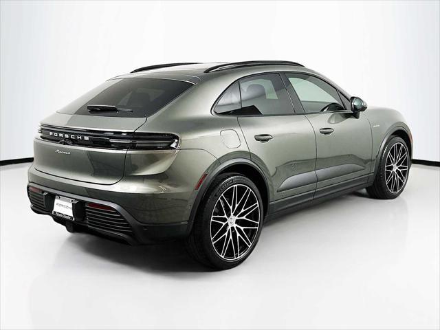 Photo of 2024 Aventurine Green Metallic Porsche Macan
