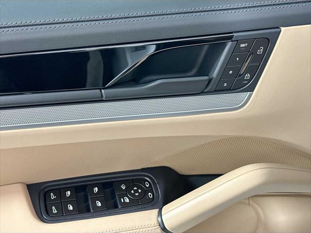 Photo of 2024 Carrara White Metallic Porsche Cayenne