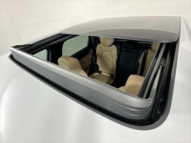 Photo of 2024 Carrara White Metallic Porsche Cayenne