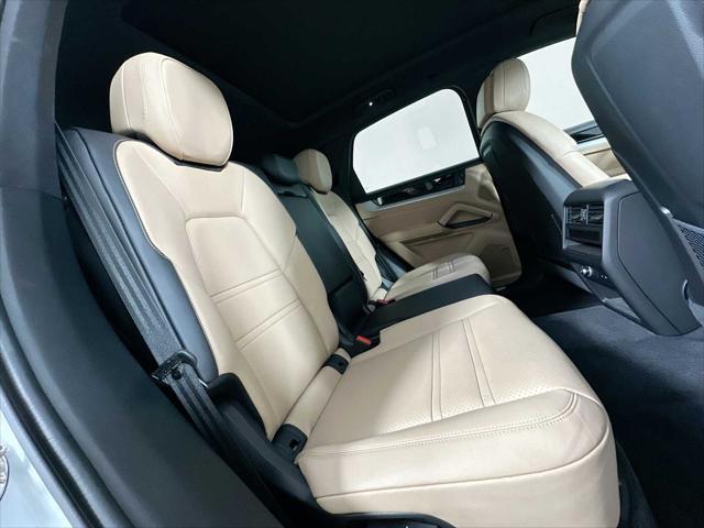 Photo of 2024 Carrara White Metallic Porsche Cayenne