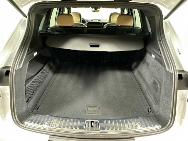 Photo of 2024 Carrara White Metallic Porsche Cayenne