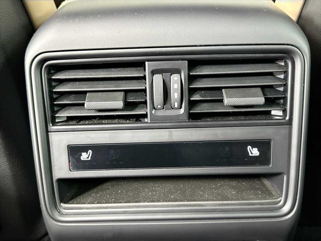 Photo of 2024 Carrara White Metallic Porsche Cayenne