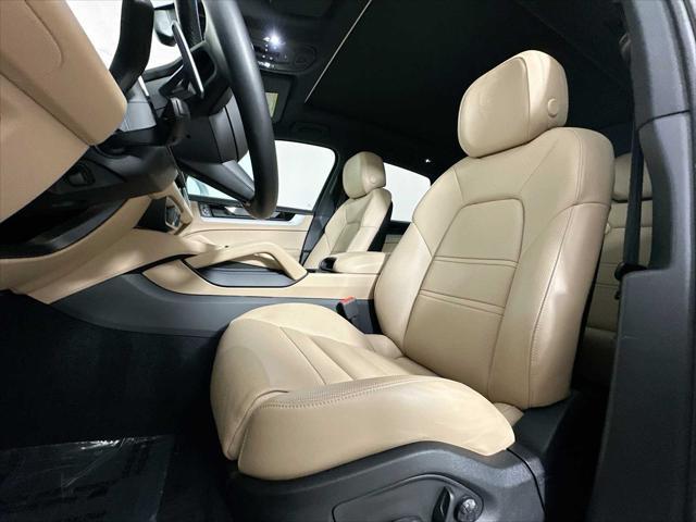 Photo of 2024 Carrara White Metallic Porsche Cayenne