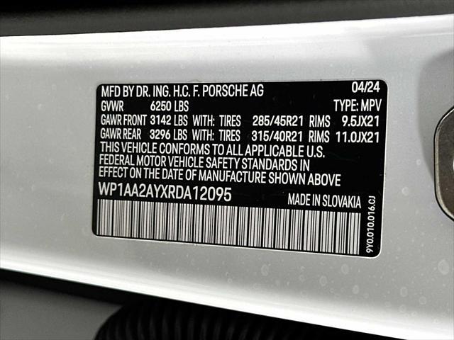 Photo of 2024 Carrara White Metallic Porsche Cayenne