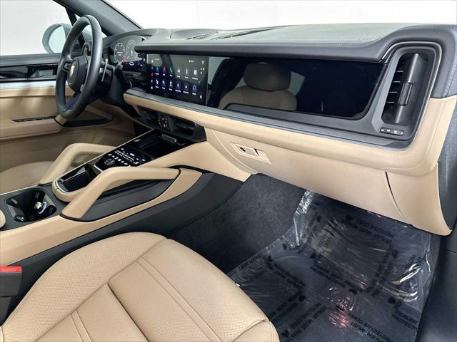 Photo of 2024 Carrara White Metallic Porsche Cayenne