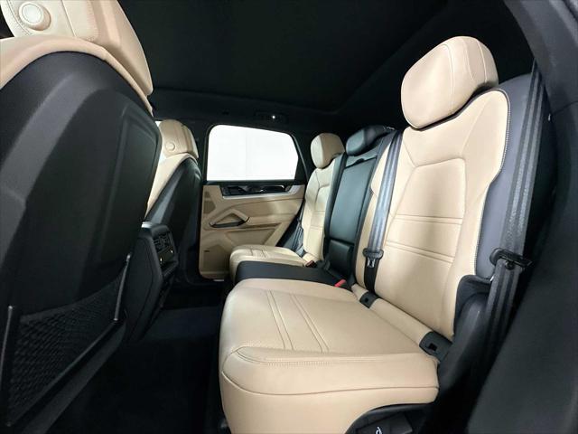 Photo of 2024 Carrara White Metallic Porsche Cayenne