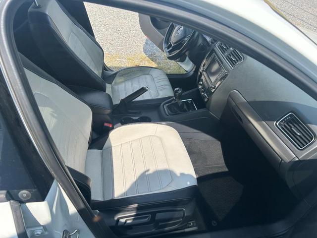 Photo of 2016 White Volkswagen Jetta