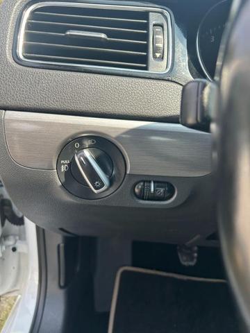 Photo of 2016 White Volkswagen Jetta