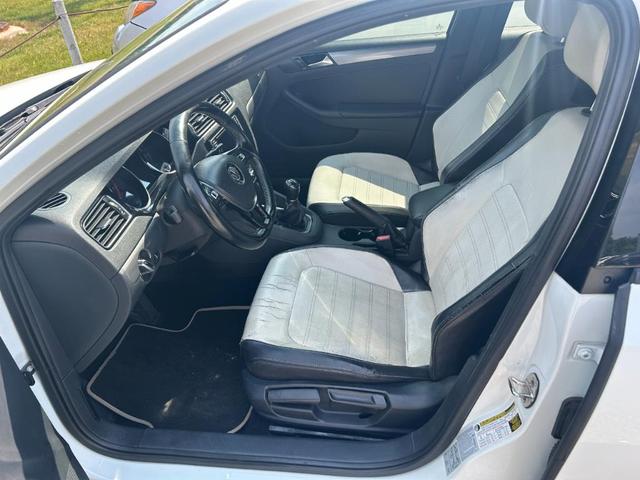 Photo of 2016 White Volkswagen Jetta