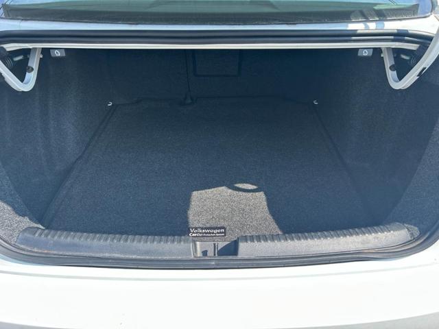 Photo of 2016 White Volkswagen Jetta