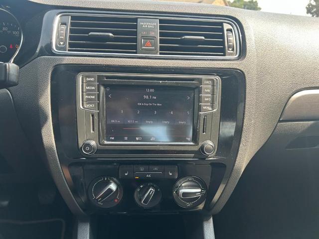Photo of 2016 White Volkswagen Jetta