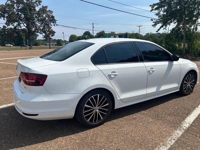 Photo of 2016 White Volkswagen Jetta