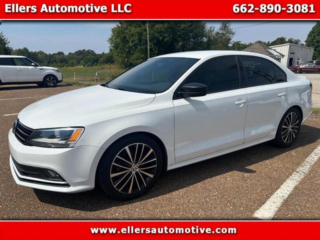 Photo of 2016 White Volkswagen Jetta