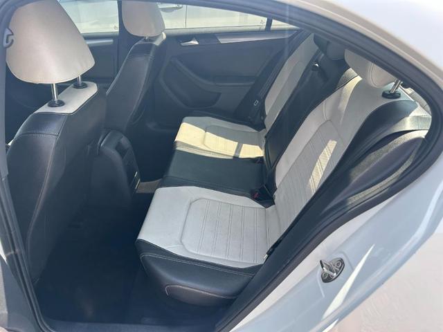 Photo of 2016 White Volkswagen Jetta