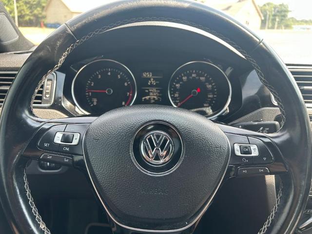 Photo of 2016 White Volkswagen Jetta