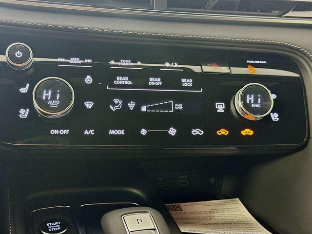 Photo of 2025 Harbor Gray/Obsidian Black INFINITI QX60
