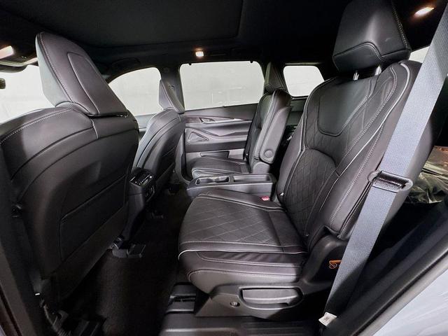 Photo of 2025 Harbor Gray/Obsidian Black INFINITI QX60